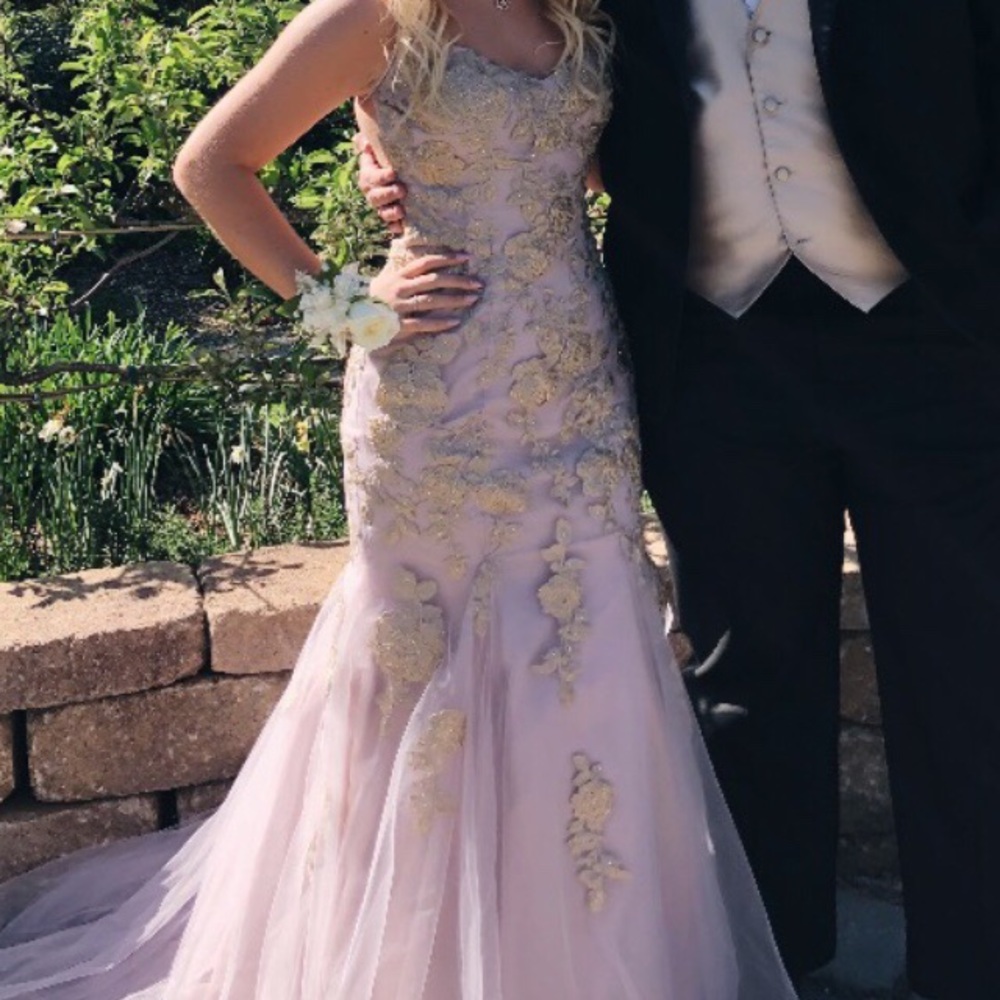 Beautiful prom dress! Sz 4; gold lace formal gown